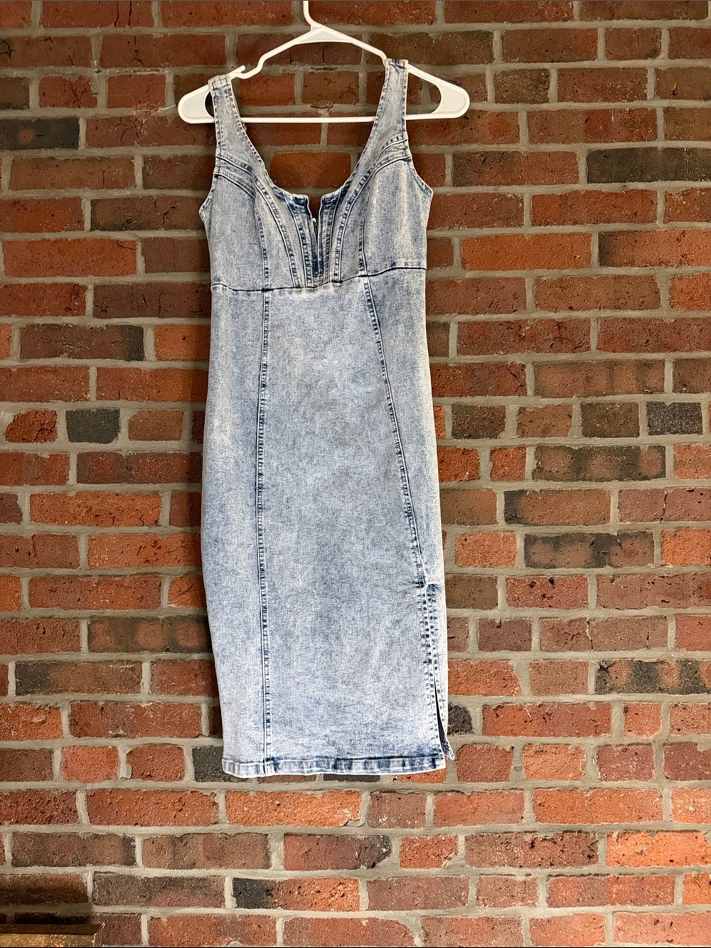 Light Wash Denim Midi Dress — Women’s Fitted Jean Dress